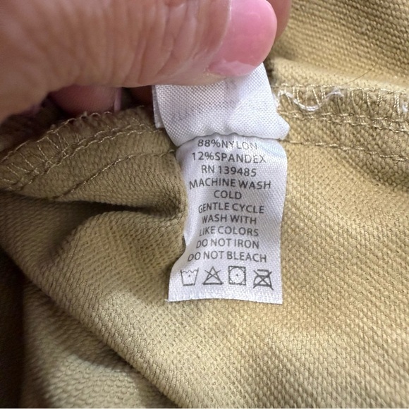 The Southern Shirt Company Nomad Tan Flat Front Shorts Men’s size Small - Picture 11 of 11